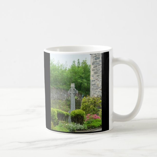 Keltisches Kreuz im Kirchhof, Glaube Kaffeetasse (Rechts)