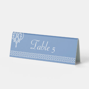 Keltisches Web-Herzen in Periwinkle-Tisch-Tent-Sch Tischaufsteller