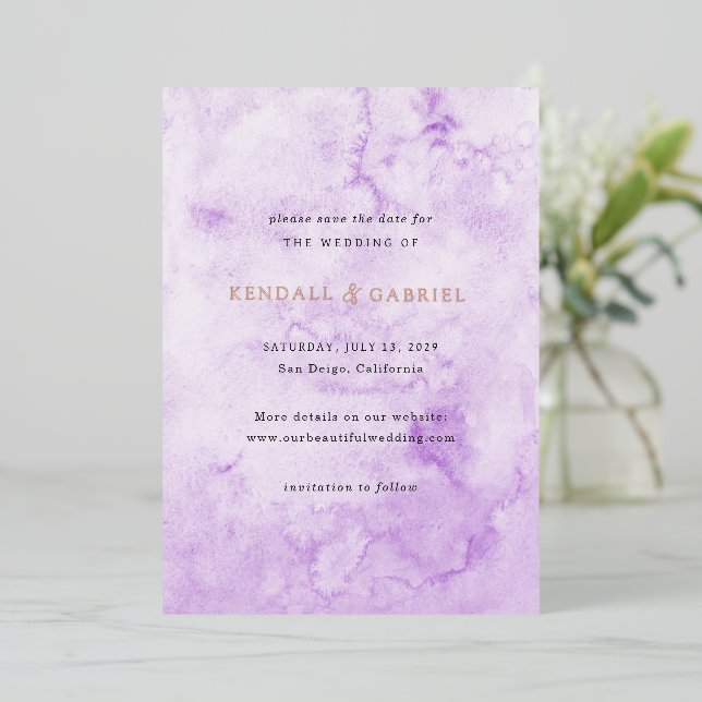 Kendall Lila Elegante Wedding Save the Date Folieneinladung (Stehend vorne)
