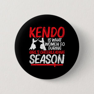 Kendo ist das, was Frauen während des Cheerleading Button