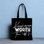 Kennen Sie Ihr Motivierend Zitat Tasche<br><div class="desc">Know Your Worth Inspirational Motivierend Quote Tragetaschen bietet moderne kalligraphische weiße Skripte mit dem lustigen positiven Sprichwort "Kennen Sie Ihren Wert dann Steuern hinzufügen". Von Evco Studio entworfen www.zazzle.com/store/evcostudio</div>