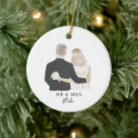 Keramik der Braut- und Groomillustration Keramik Ornament<br><div class="desc">Dieses Ornament zeigt eine niedliche Abbildung von Braut & Bräutigam. Für eine erweiterte Anpassung dieses Designs,  z.B. das Ändern des Layouts,  des Schriftartes oder der Textgröße,  klicken Sie bitte auf den obigen Button "KENNEN". Bitte kontaktieren Sie mich für weitere Fragen!</div>