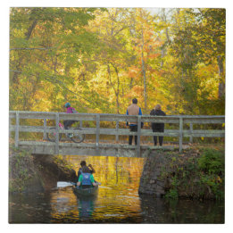 Keramik der Herbstbrücke Fliese