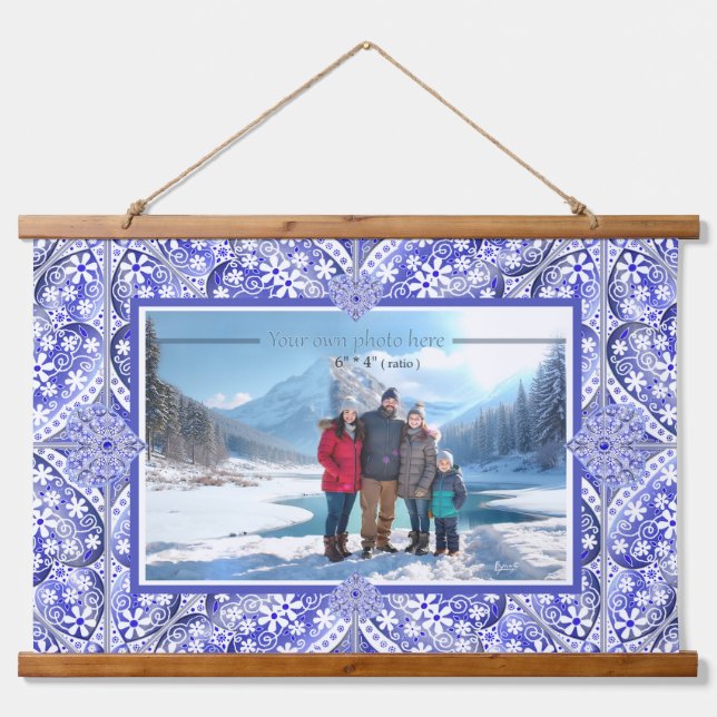 Keramik lace Blue of Greece Wandteppich Mit Holzrahmen (Vorne)