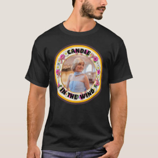 Kerze in den dunklen Windeln T-Shirt