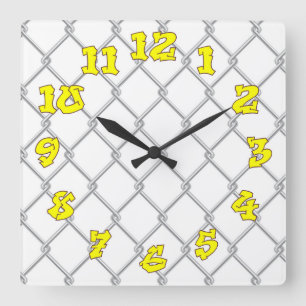 Kettenverbindungszaun mit Graffiti-Nummern Quadratische Wanduhr