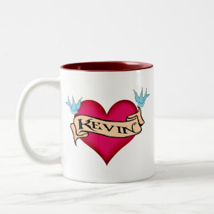 Kevin - kundenspezifische Herz-Tätowierungs-T - Zweifarbige Tasse