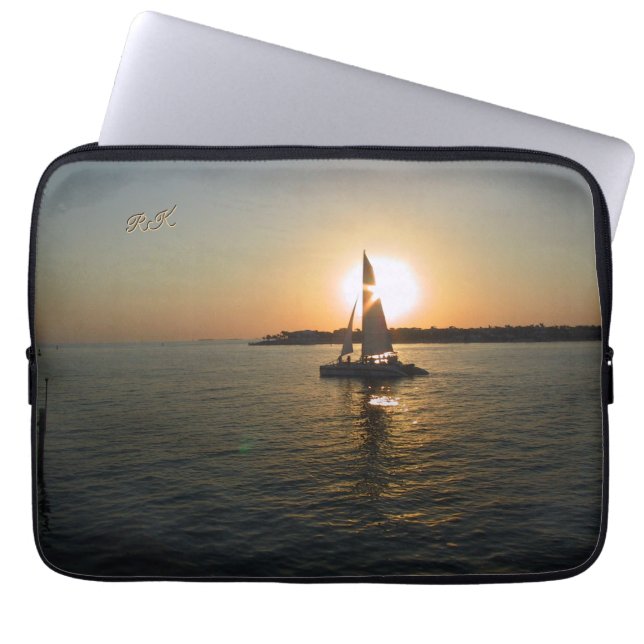 Key West Sunset Sailing mit/ohne Namen oder Initia Laptopschutzhülle (Vorderseite)