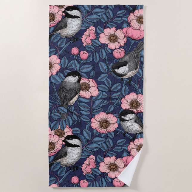 Kichererbsen in wilder Rose in Rosa und Blau Strandtuch (Vorderseite)