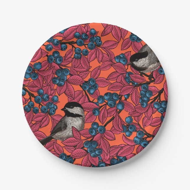 Kichervögel auf Blaubeeren-Ästen auf Orange Pappteller (Vorderseite)