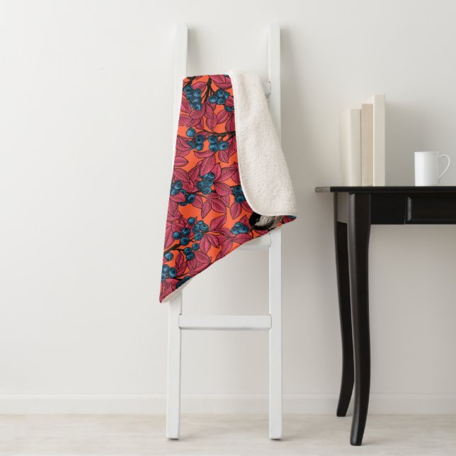 Kichervögel auf Blaubeeren-Ästen auf Orange Sherpadecke (Beispiel)