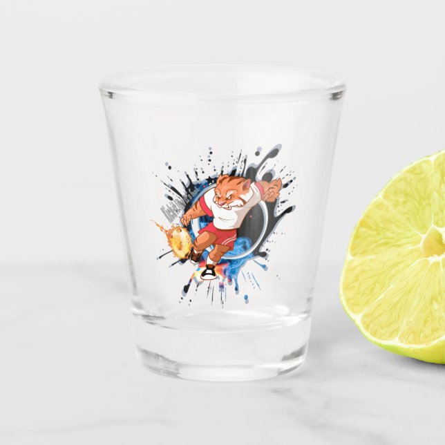 Kick es so, wie es heiß ist. Cartoon Fußball Schnapsglas (Vorderseite)