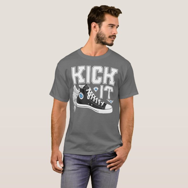Kick It Sneaker Class Typografy T - Shirt (Vorne ganz)