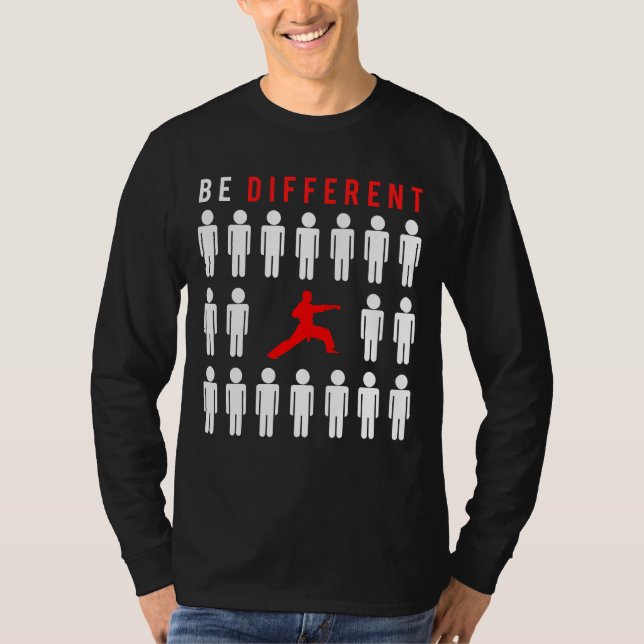 Kickin Chuckles: Karate - Sei anders als andere T-Shirt (Vorderseite)