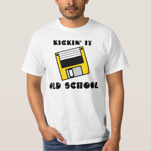 Kickin es alte Schulgelb-schlaffes Disc-Shirt T-Shirt (Vorderseite)