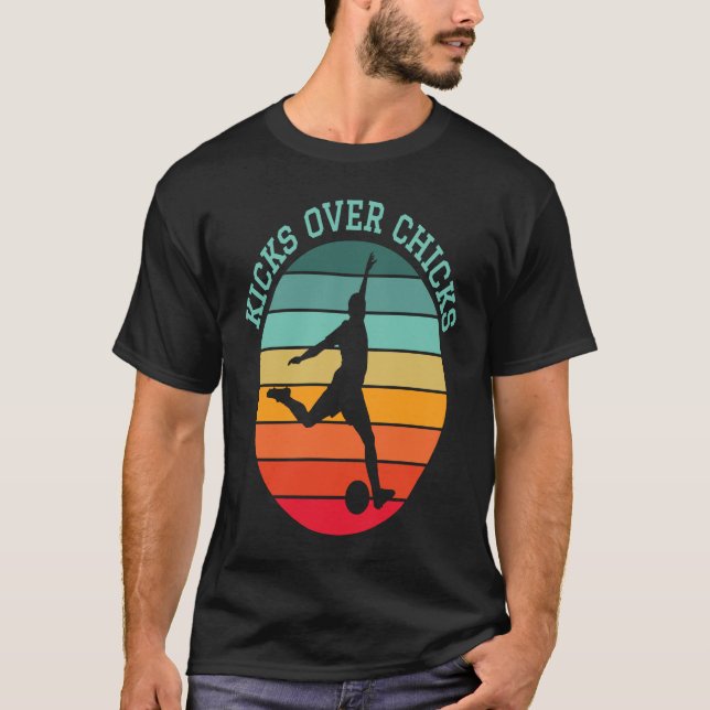 Kicks Over Chicks Sarcastic Valentine's Day Soccer T-Shirt (Vorderseite)