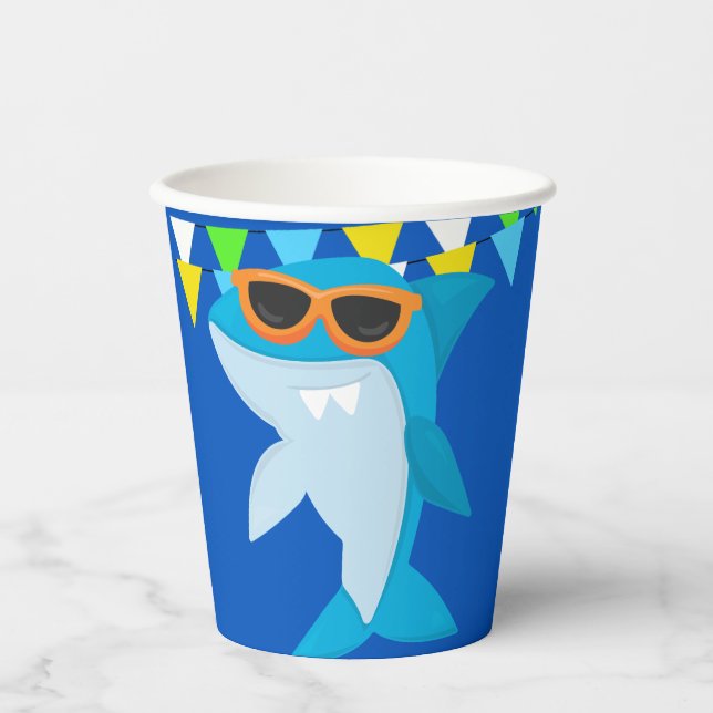 Kids Blue Shark Fintastic Birthday Pappbecher (Vorderseite)