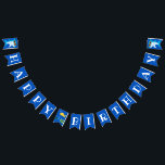 Kids Blue Shark Fintastic Birthday Wimpelkette<br><div class="desc">Feiern Sie Ihren kleinen Hai zum Geburtstag! Dieses hübsche Blau mit Sonnenbrillen ist ein Hit für Ihr Party. Sämtliche Texte können auf der Einladung angepasst werden. Blasen und Fische sorgen für unterhaltsame Details. Ideal für alle Untersee-Party oder Hai-Party. Grafik nach PrettyGrafik.</div>