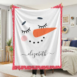 Kids Christmas Snowman Personalisiert Name Fleecedecke<br><div class="desc">Diese maßgeschneiderte Schneemannsdecke macht das perfekte personalisierte Weihnachtsgeschenk. Es ist mit einem niedlichen Schneemann-Gesicht mit Ihrem Namen umgeben von skizzierten Kiefern. Diese Decke ist perfekt für Ihre Kinder,  Enkel oder Freunde oder geben als geheimes Weihnachtsgeschenk.</div>