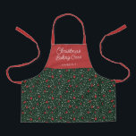 Kids Floral Pattern Weihnachtsgebäck Crew | Name Schürze<br><div class="desc">Diese wunderschöne Weihnachtsfeier-Schürze ist mit einem handgezeichneten Blumenmuster und einem üppigen Grün in den klassischen Weihnachtsfarben Rot, Grün und Elfenbein auf einem dunkelgrünen Hintergrund gestaltet. Einfach, Schrift Typografie liest, "Weihnachts Backen Crew" und eine Textvorlage ist für Personalisierung enthalten! Erwachsene Größen (separates Produkt) sind ebenfalls erhältlich, um Spaß zu haben! Stilvolles...</div>