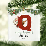 Kids Letter Q Monogram Christmas Tree Ornament Aus Metall<br><div class="desc">Geben Sie Ihrem Weihnachtsbaum eine persönliche Touch in dieser Weihnachtszeit mit einem Monogramm Ornament! Dieses Ornament mit Santa und einem Rentier, der hinter dem Buchstaben Q guckt, kann mit einem Sonderfoto, Namen und Jahr personalisiert werden und mit einem beiliegenden Template-Gruß. Machen Sie diesen festlichen Sake zu einem Teil Ihrer traditionellen...</div>
