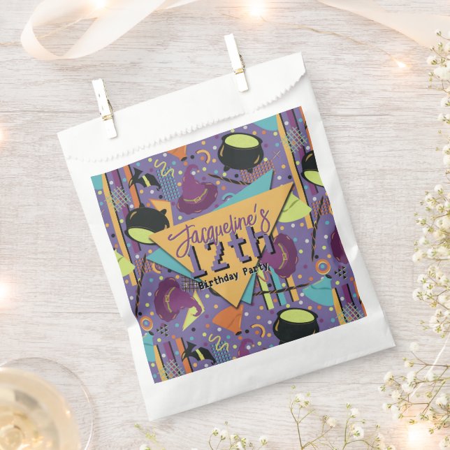 Kids Purple Retro Witchy Halloween Birthday Geschenktütchen (Ausgeschnitten)