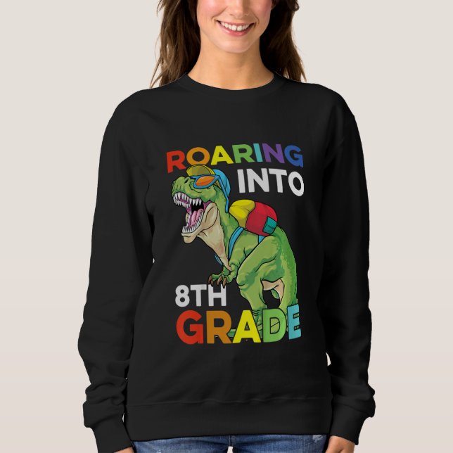 Kids Roaring Into 8th Grade Back To School Dinosau Sweatshirt (Vorderseite)