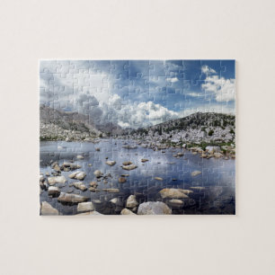 Kiefern-Nebenfluss-Durchlauf - Sierra Nevada-Berge