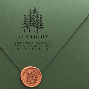 Kiefernbäume und Familienname Formales Rücksendead Permastempel