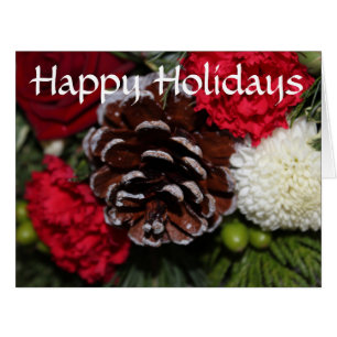 Kiefernkone mit Grünpflanzen