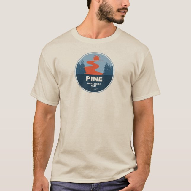 Kiefernwald und Landschaftlicher Fluss T-Shirt (Vorderseite)
