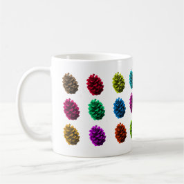 Kiefernzapfen in farbiger Tasse