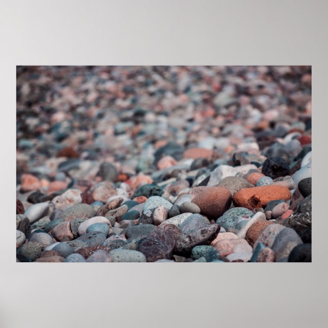 Kieselsteine am Strand Poster (Vorne)