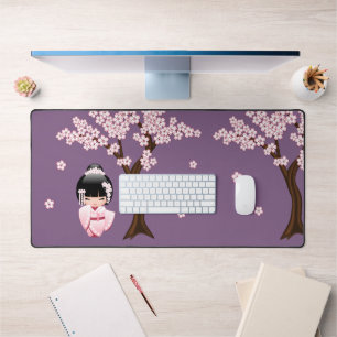 Kimono rose Kawaii Kokeshi sur fond violet