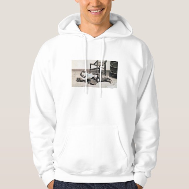 Kind mit Puppe, C1895 Hoodie (Vorderseite)