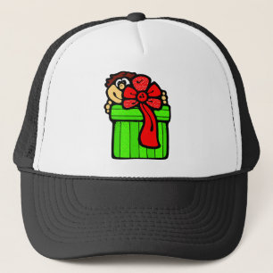 Kind mit Weihnachtsgeschenk Truckerkappe