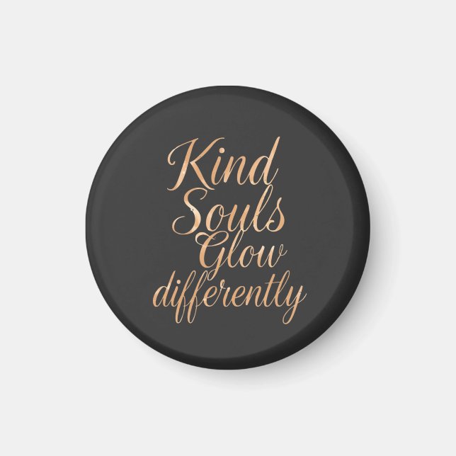 Kind Souls Glow Differently: Rose Gold Motivationa Magnet (Vorne)