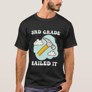 Kinder 3RD Grade Nails It Funny School Abschluss F T-Shirt