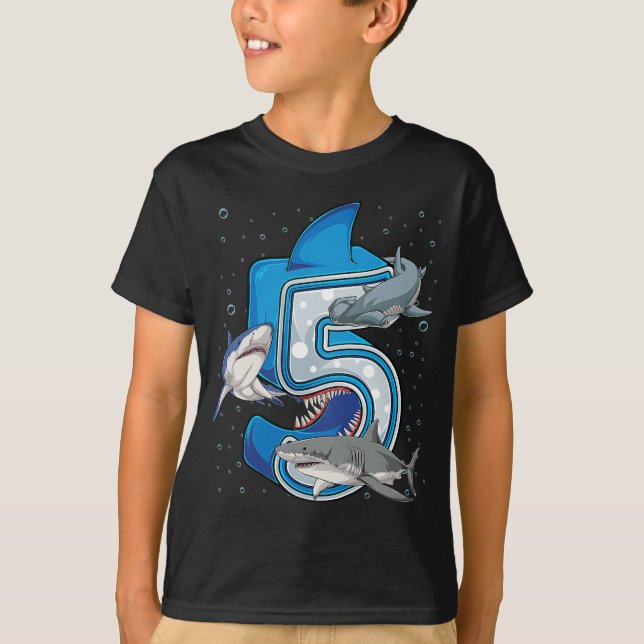 Kinder 5th Birthday Boys Shark 5 Jahre alter Ozean T-Shirt (Vorderseite)