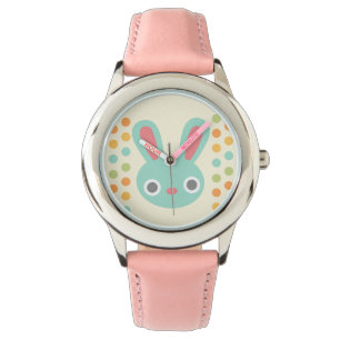 Kinder beobachten armbanduhr