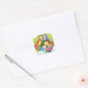 Kinder, die auf einem Rainbow-Square-Aufkleber rei Quadratischer Aufkleber