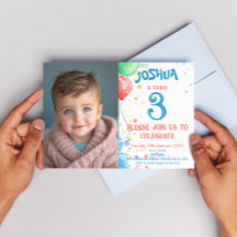 Kinder, die Balloons und Rainbow Birthday Party Ge