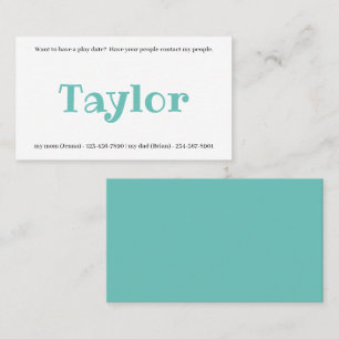 Kinder, die die Karte abspielen Datum spielt Mädch