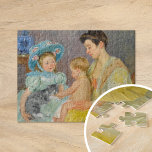 Kinder, die mit einer Katze spielen | Mary Cassatt<br><div class="desc">Kinder, die mit einer Katze (1908) von Mary Cassatt spielen, zeigen einen zarten Moment einer Mutter und ihrer kleinen Kinder, die mit einer spielerischen Katze interagieren. Die Komposition spiegelt die Intimität und Wärme des Familienlebens wider, mit weichen Bürsten und zarten Pastelltönen, die für Cassatts Impressionismus charakteristisch sind. Das Gemälde betont...</div>