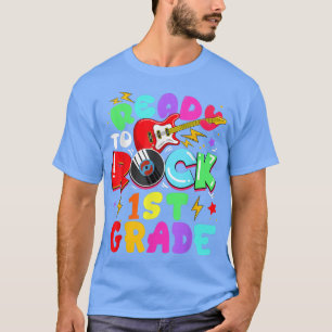 Kinder, die sich auf die Gitarre des ersten Grades T-Shirt