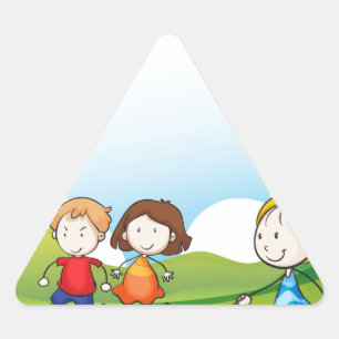 Kinder, die springendes Seil spielen Dreieckiger Aufkleber