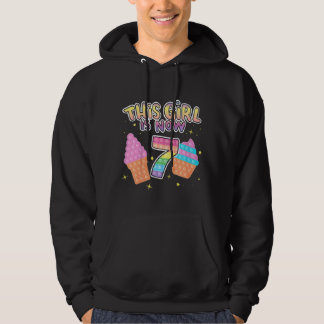 Kinder dieses Mädchen ist jetzt 7 Coolen 7. Geburt Hoodie