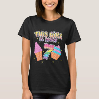 Kinder dieses Mädchen ist jetzt 7 Coolen 7. Geburt T-Shirt