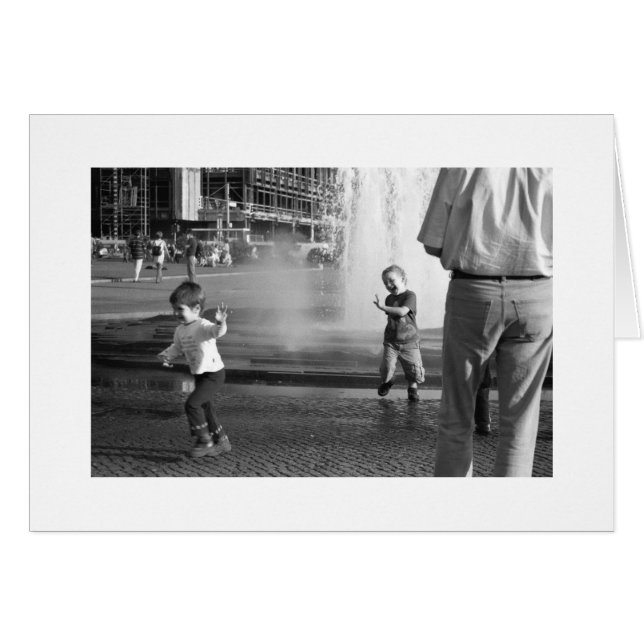 Kinder im Berliner Brunnen (Vorderseite (Horizontal))