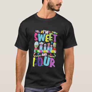 Kinder im Süßen und vier Niedliche, 4 Jahre alte M T-Shirt